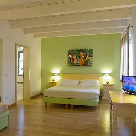 熊与蜂住宿加早餐酒店 朱利亚诺瓦